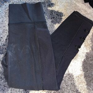 Athleta salutation stash pocket leggings. Size S